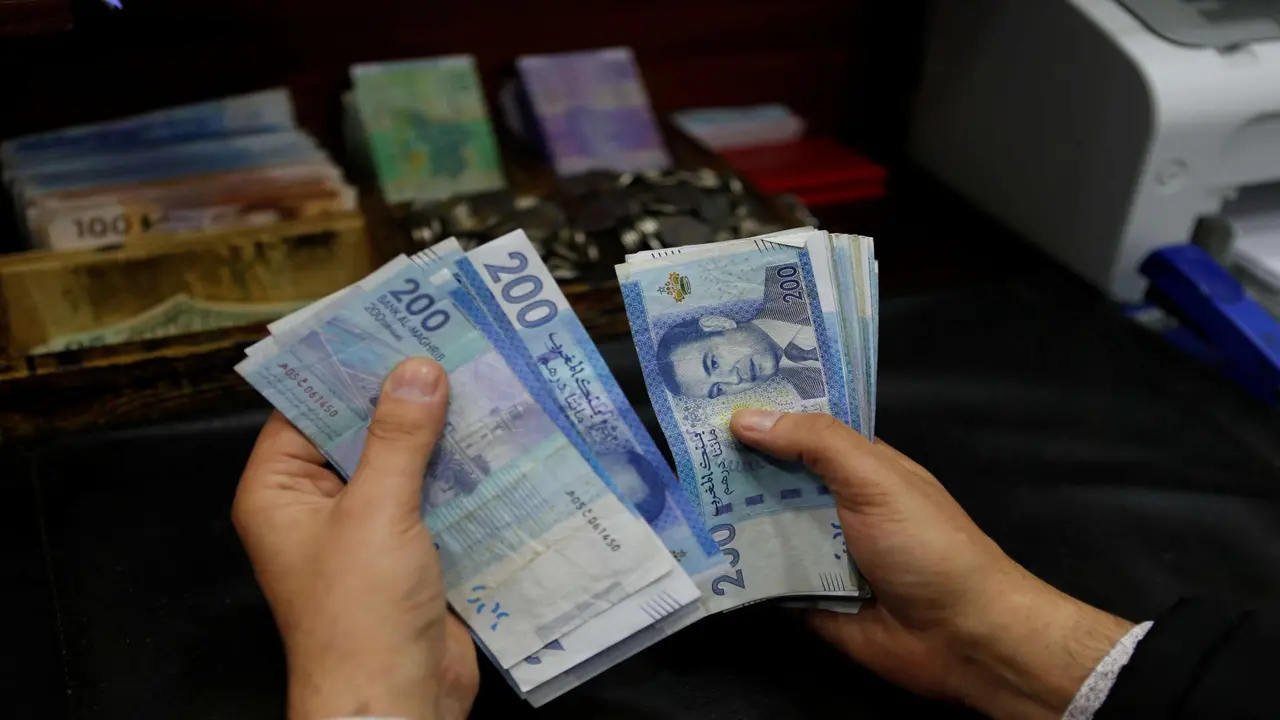 تراجع جديد في سعر صرف الدرهم المغربي مقابل الدولار واليورو بالأسواق